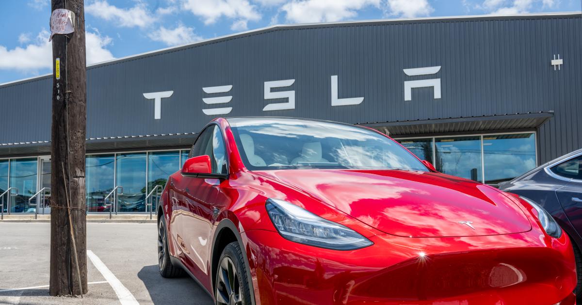 Tesla’s iPhone app can now control your car through Siri