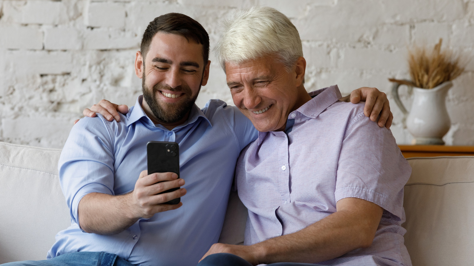 5 Ways To Simplify The iPhone For Seniors, Making It More User-Friendly