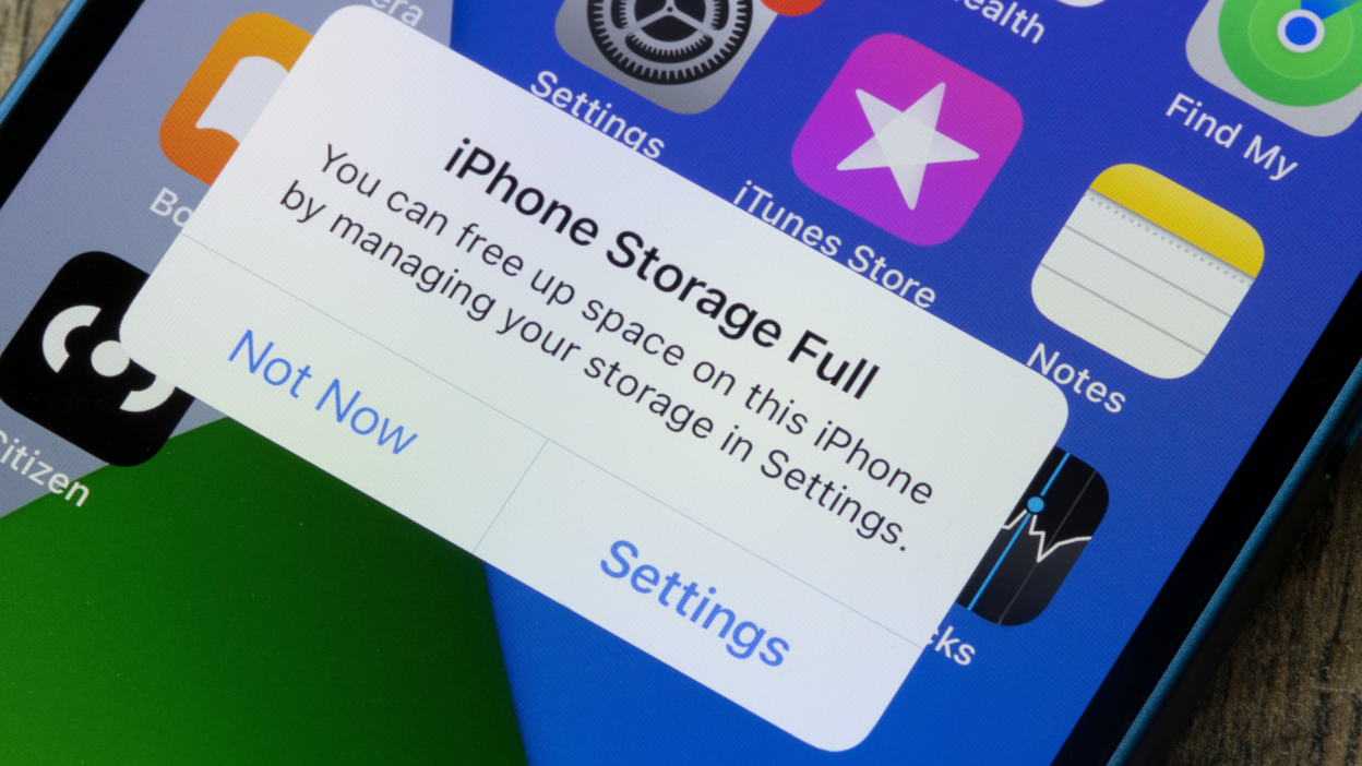 iPhone storage full warning pop-up