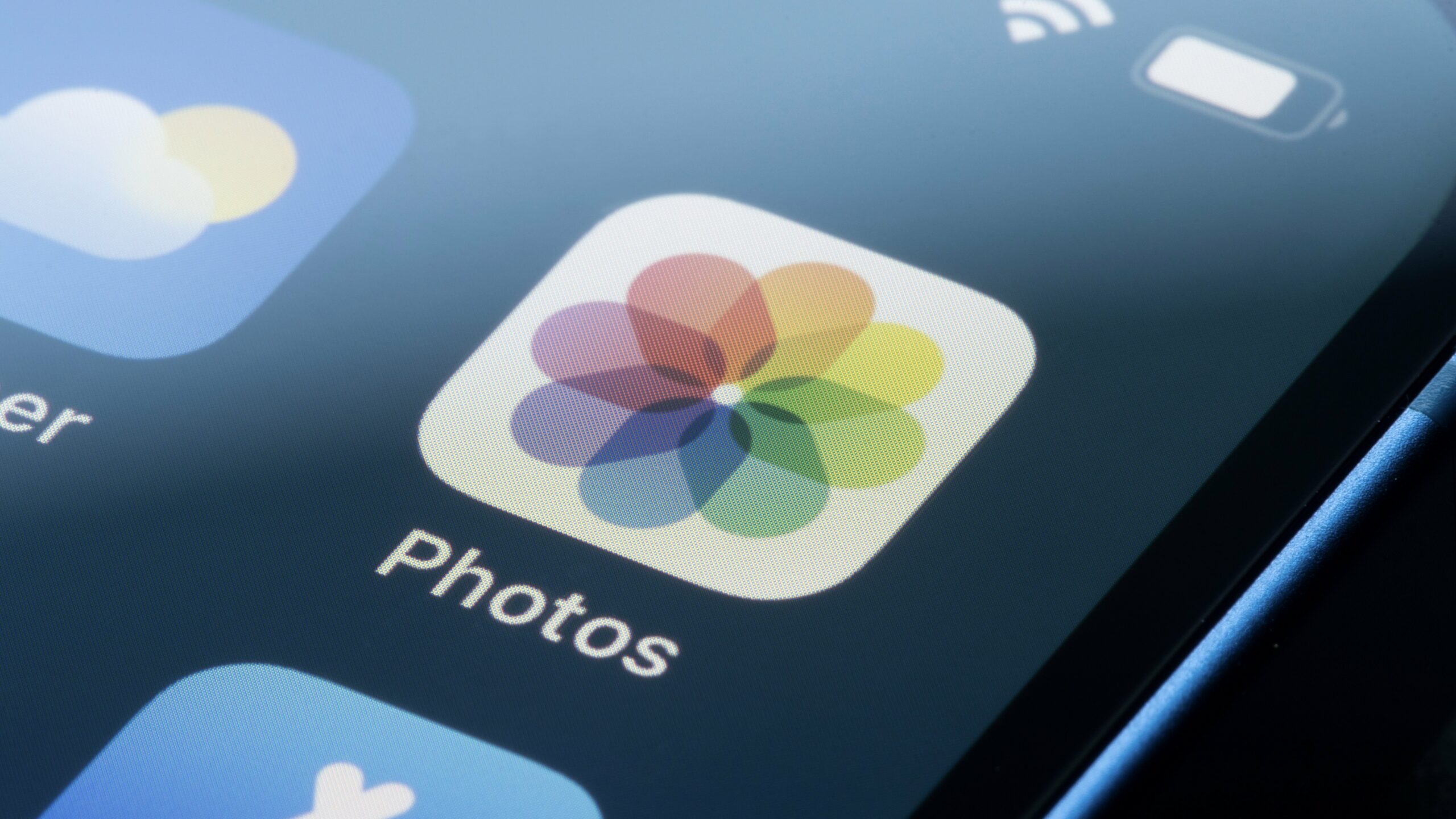 This Little-Known iPhone Gesture Makes for a Great AirDrop Alternative