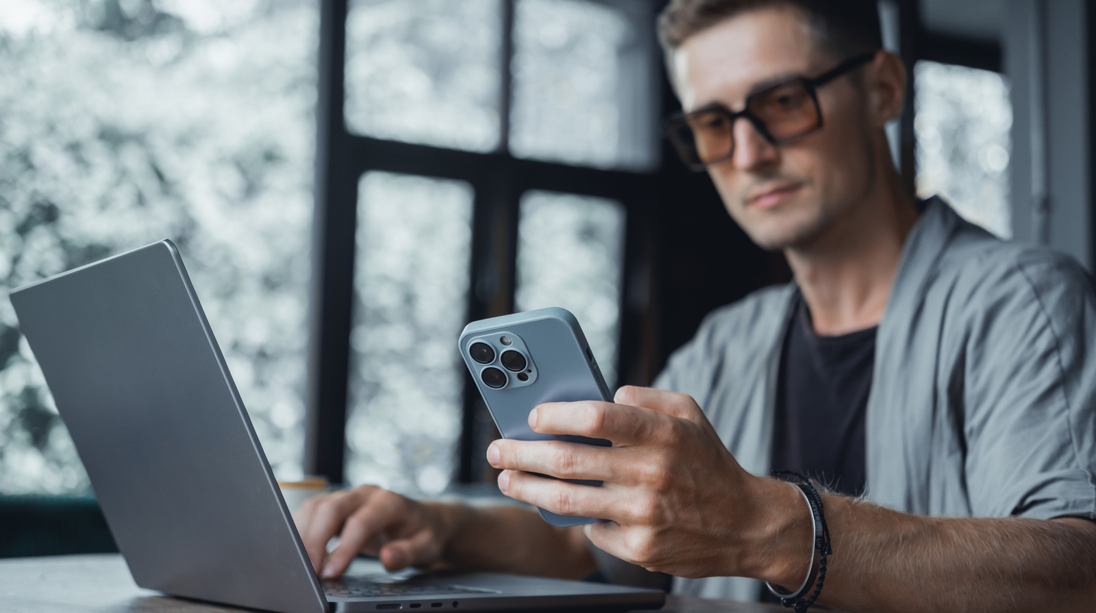 How To Use macOS Tahoe’s New Automatic Hotspot Connection With Your iPhone