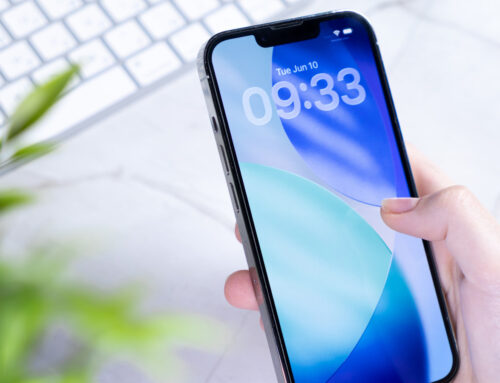 How To Make Your iPhone’s Lock Screen Clock Bigger In iOS 26