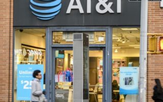 AT&T falsely promised “everyone” a free iPhone, ad-industry board rules