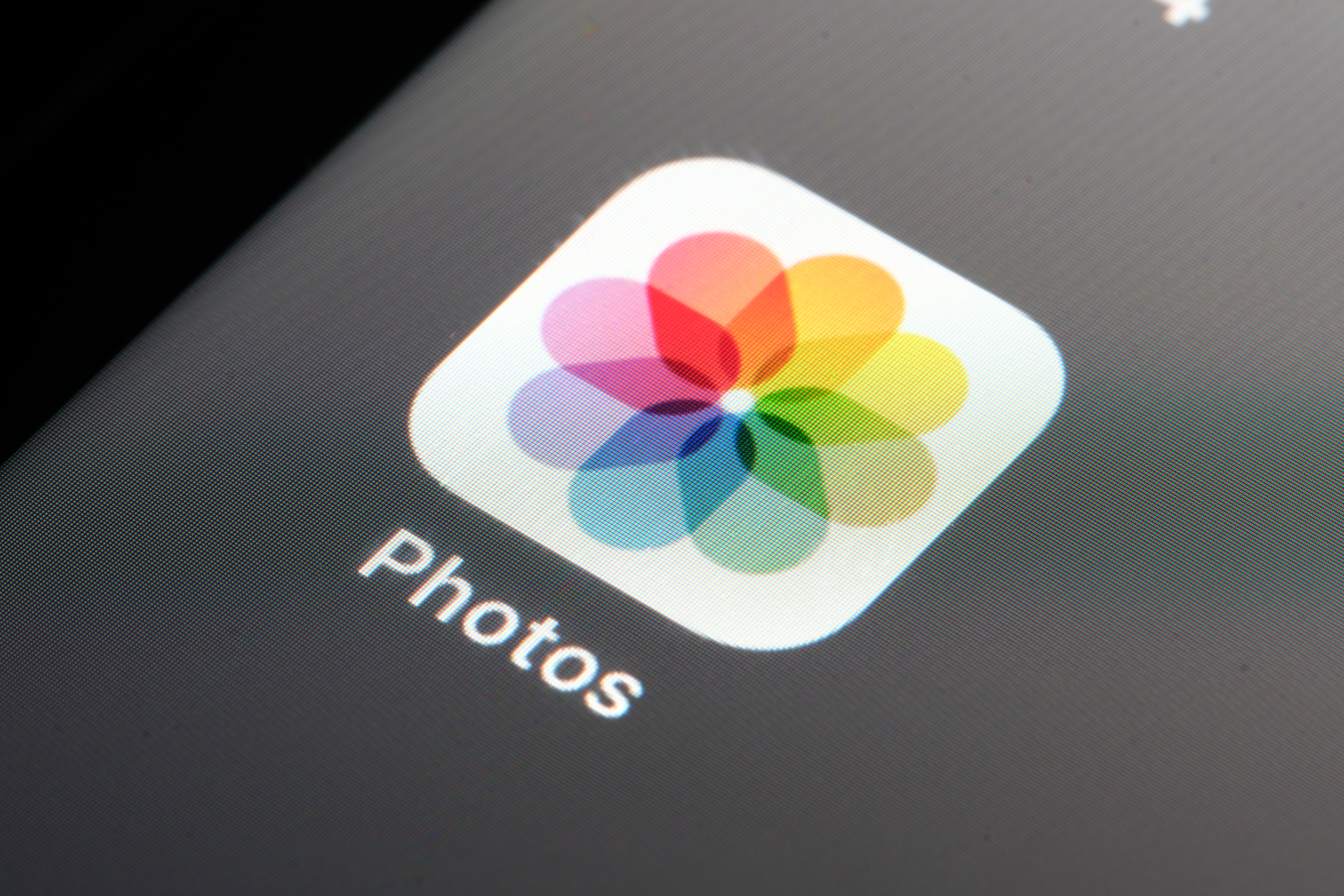 If Some Photos Are Inexplicably Turning Red on Your iPhone, There’s a Fix