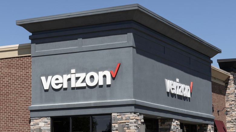A verizon retail location.