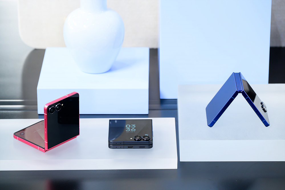 Apple is already thinking about its second foldable iPhone, and it may be a clamshell