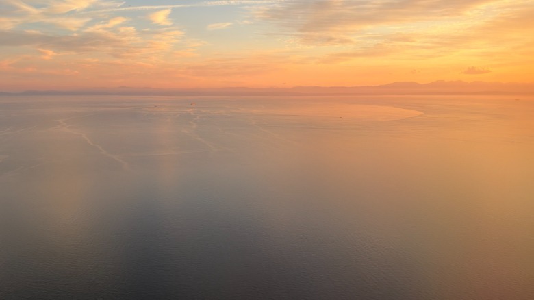 Sunset photo taken from a plane window with iPhone 18 Pro