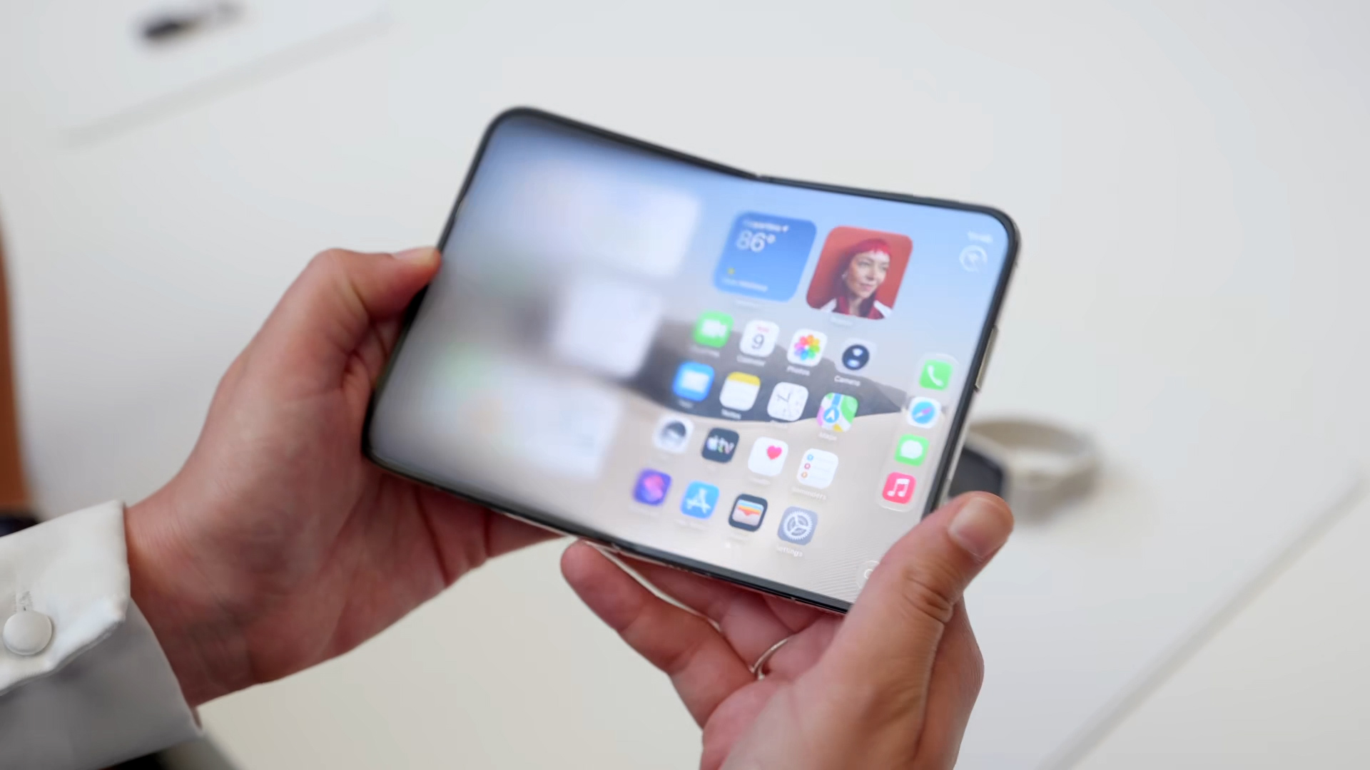 The iPhone Duo’s Unfolding Animation Is Giving Z Fold 8 Owners FOMO, but Not Me